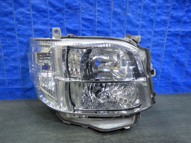 3857 ハイエース 200 中期 3型 右ライト HID 26-129 純正品 美品拍卖