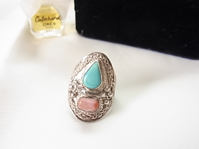 ヴィンテージ インパクト感の長さ3センチ グリーンとピンク系の塗りデザイン ユニセックス 男女兼用 サイズ15号から16号リング 指輪拍卖