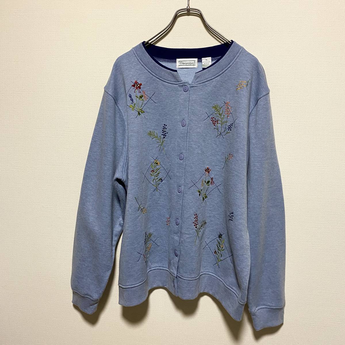 アメリカ古着 カーディガン トレーナー スウェット ボタン留 レトロ 刺繍 花柄 XLサイズ ださかわ 【R82】拍卖