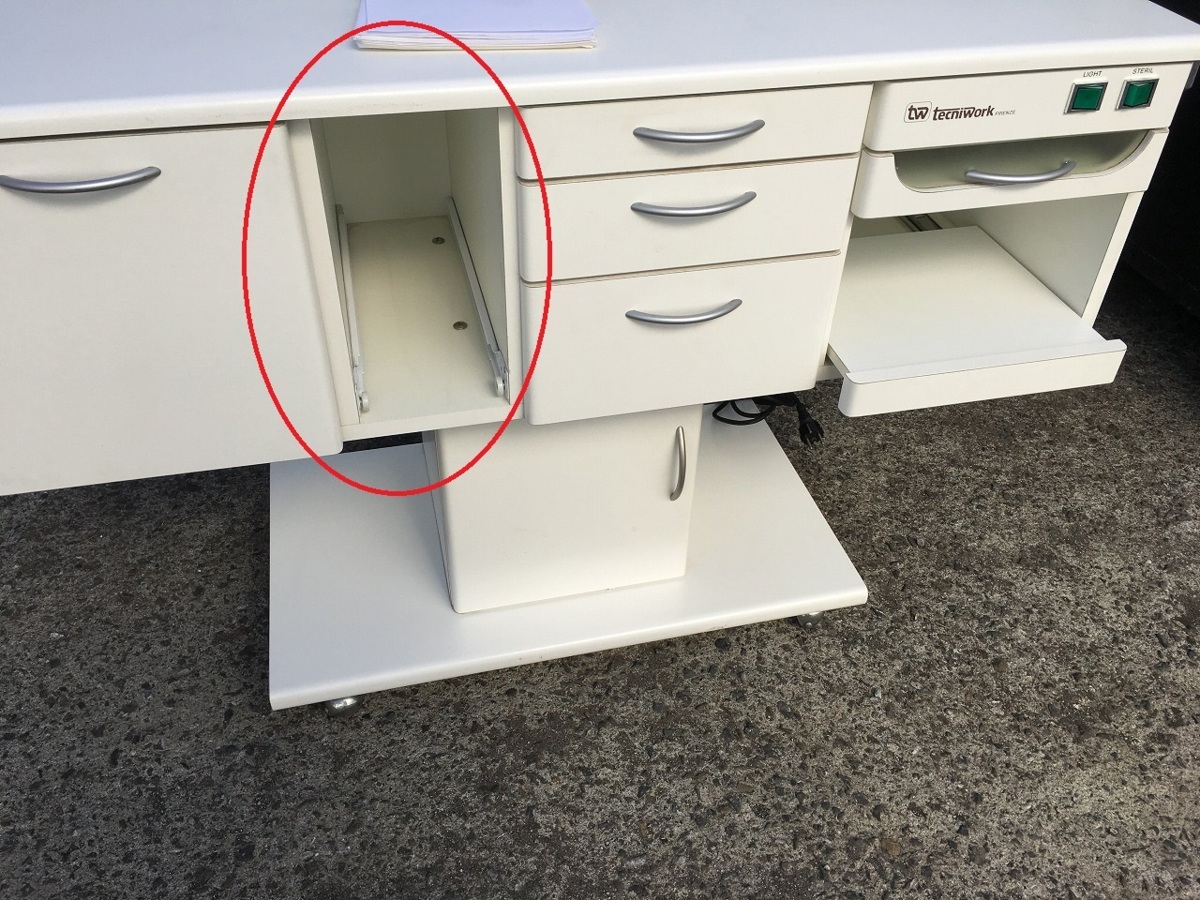 ■tecniwork社 テクニワーク イタリア製おしゃれな机 ホワイト系 訳あり!美容/スパ店舗用 直接引取り希望【I0308M2BH】拍卖