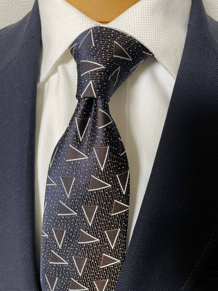 【美品】BEAMS LIGHTS ビームスおしゃれな紋様ネクタイ 大剣約8cm ネイビー基調日本製 シルク100%拍卖