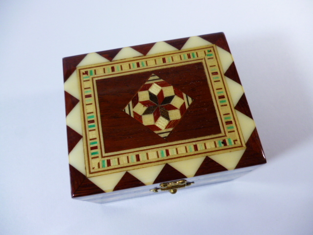 ξ スペイン タラセア 小箱 小物入れ ξ 寄木細工 木象嵌 SPAIN アクセサリー ケース グラナダ 象嵌 寄木拍卖