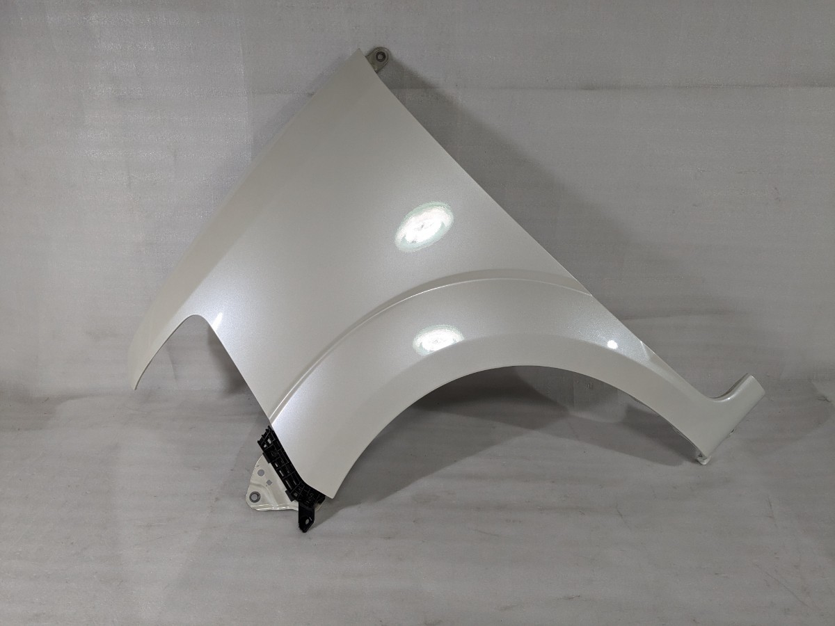 ホンダ純正 JF1/JF2 N-BOX カスタム フロントフェンダー 左側 パールホワイト リテナー付 棚番G-617拍卖