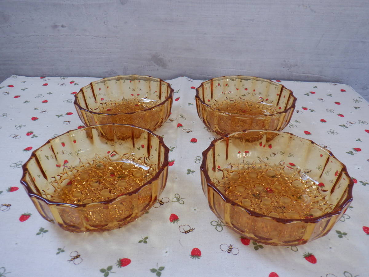 D1 昭和レトロ!『色ガラス(ブラウン)カットガラスの小鉢~4個セット 和食器』~箱なし サラダボウルやデザート皿など使い方いろいろ拍卖
