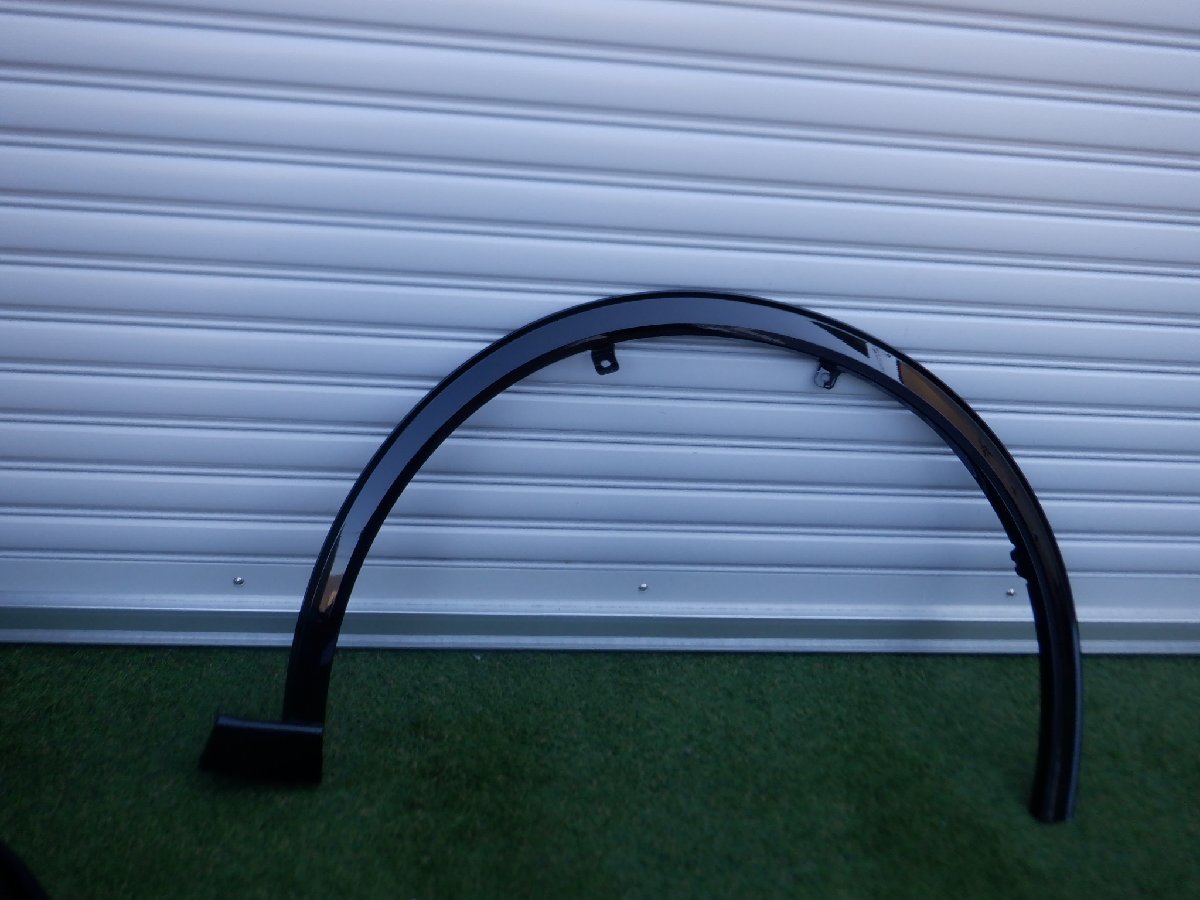 新車外し トヨタ純正 AZSH36W クラウンスポーツ クラウン スポーツ フロント 右側 フェンダーモール トリム ブラック 75601-30140 即納拍卖