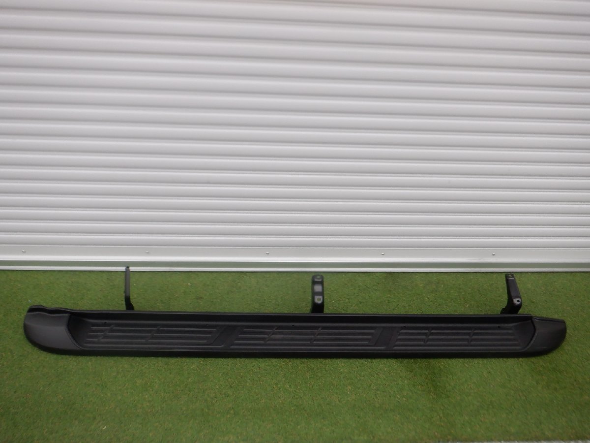 新車外し トヨタ純正 GUN125 ハイラックス 後期 サイドステップ ステップガード 右側 運転席 ステー付 51770-0K450 m-24-1-95拍卖