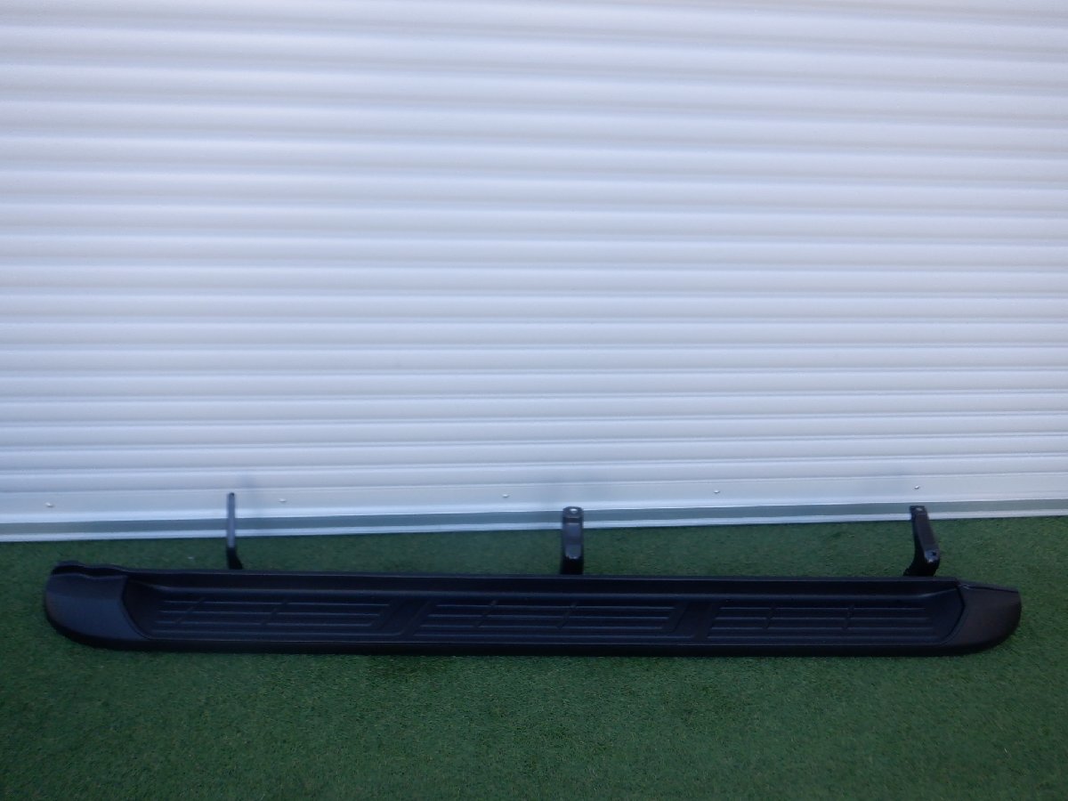 新車外し トヨタ純正 GUN125 ハイラックス 後期 サイドステップ ステップガード 右側 運転席 ステー付 51770-0K450 m-24-1-369拍卖