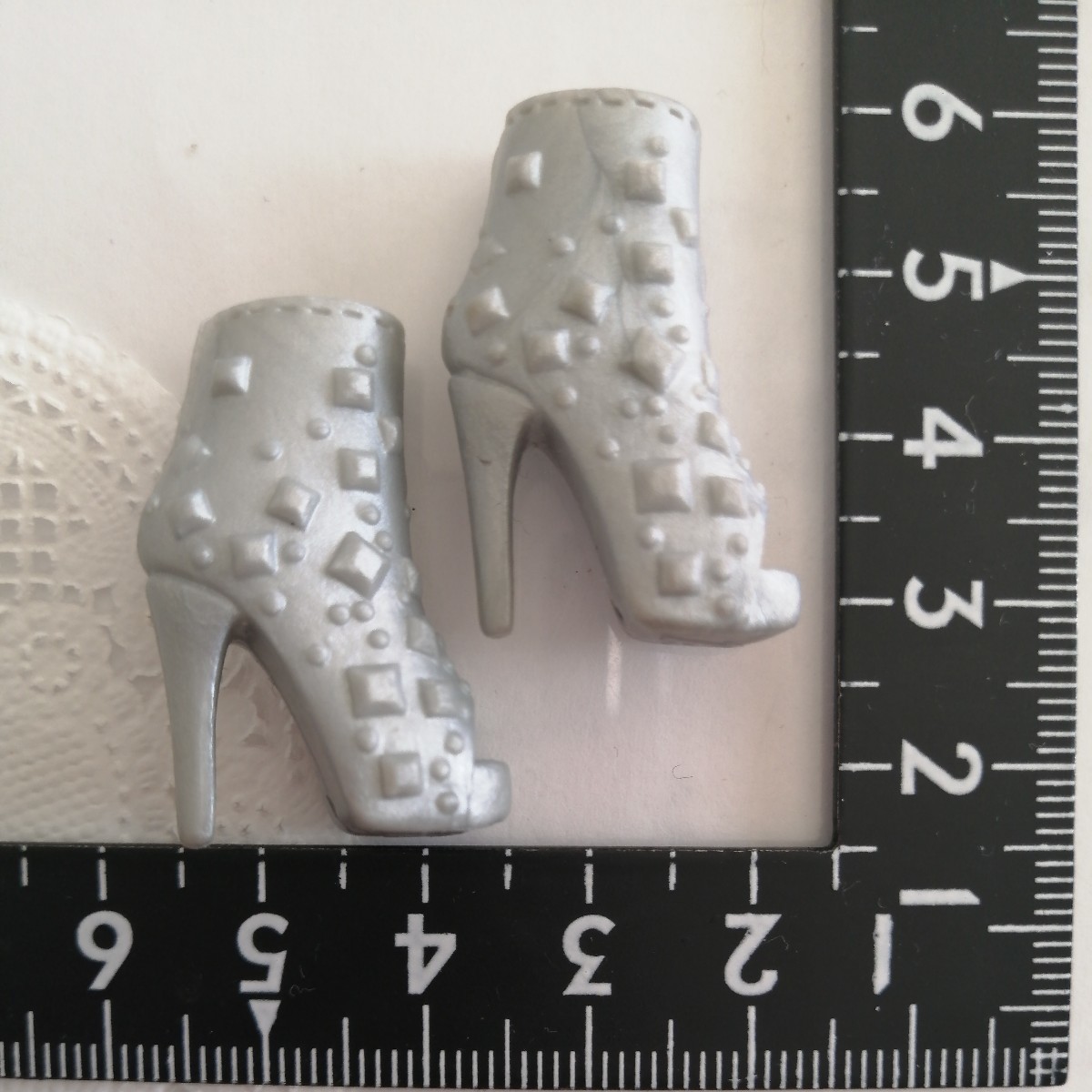 3r1017 ドール用 バービー ハイヒール パンプス 靴 シューズ ブーティ ブーツ オープントゥ シルバー拍卖