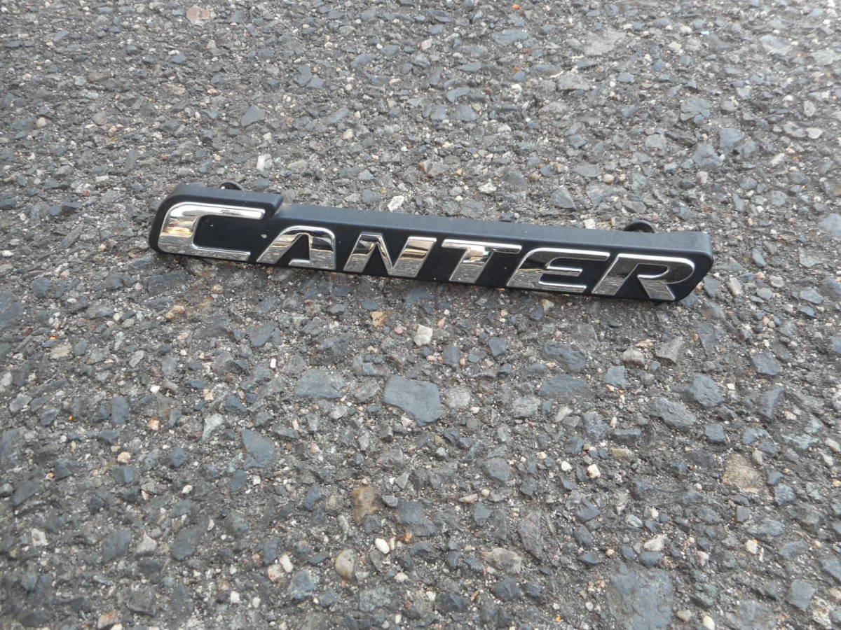 三菱ふそう CANTER キャンター 純正 フロントグリルエンブレム MK675497拍卖