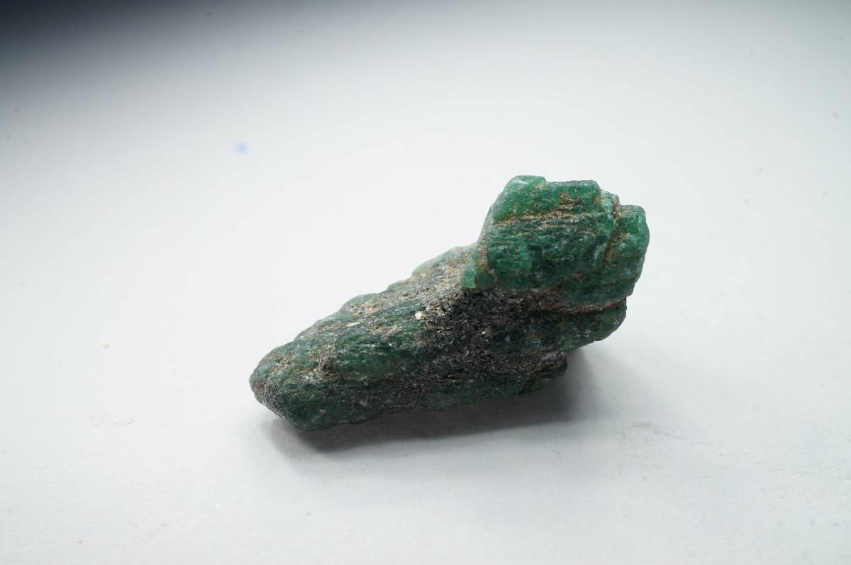 【特別即決価格!早い者勝ちです!】在庫僅か!30年前の希少在庫!コロンビア産上質天然エメラルド原石母岩付原石6.3ct拍卖