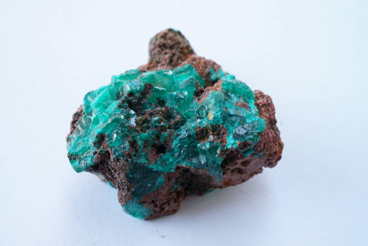 稀少!ダイオプテーズ 29.8ct カザフスタン カランディ州 altyn tyube産 翠銅鉱 Dioptase 天然石 原石 鉱物 標本 希少石拍卖