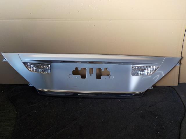 ヴェルファイア ANH20W リアガーニッシュ 1F7/銀【個人宅宛発送不可】拍卖