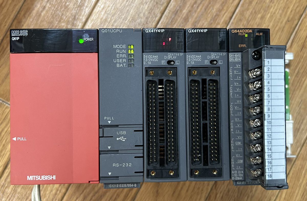 通電確認済 MITSUBISHIシーケンサ Q61P Q01UCPU QX41Y41P*2個 Q64AD2DA RUN拍卖