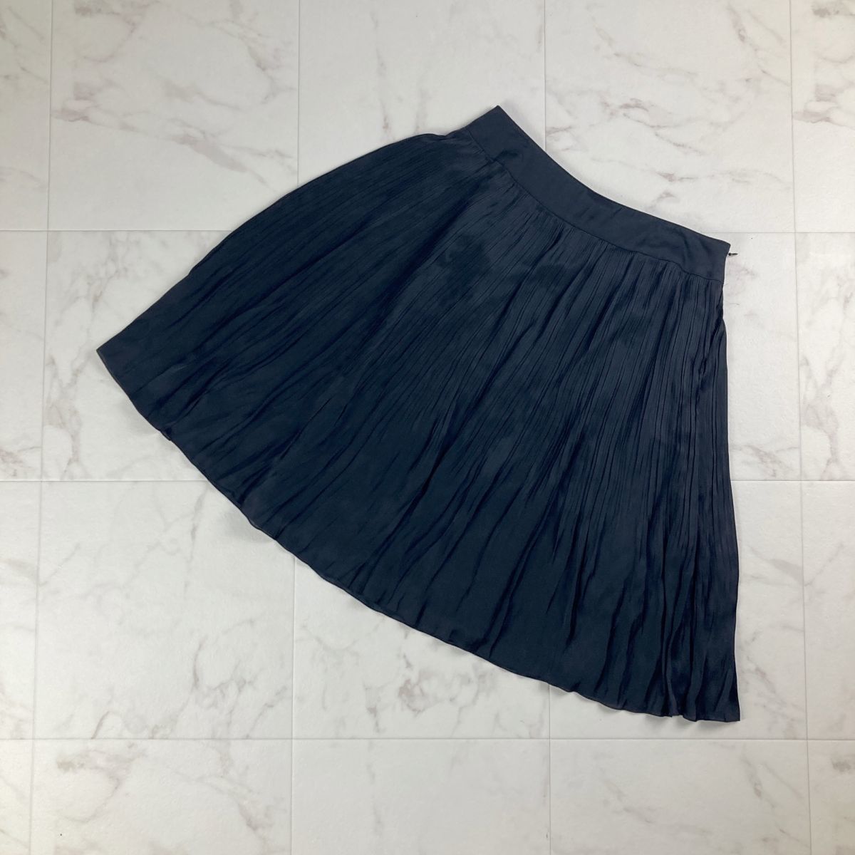 美品 MICHEL KLEIN ミッシェルクラン 細プリーツデザインフレアスカート サイドジップ 膝丈 裏地あり 黒 ブラック サイズ38*LC660拍卖