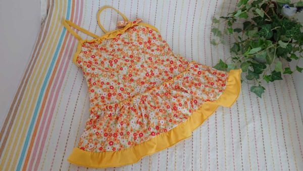 ☆赤ちゃんサイズ☆黄色系☆小花柄のワンピース水着☆90☆記名あり☆西松屋チェーン☆拍卖
