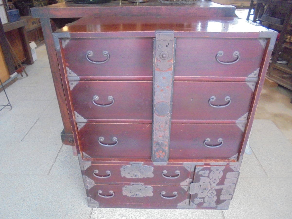 【明治期総漆庄内衣裳箪笥】隠し付き鍵3個付き収納家具アンティーク骨董古民具囲炉裏自在鉤錠前インテリア本棚銭函掛硯帳場書面箪笥階段船拍卖