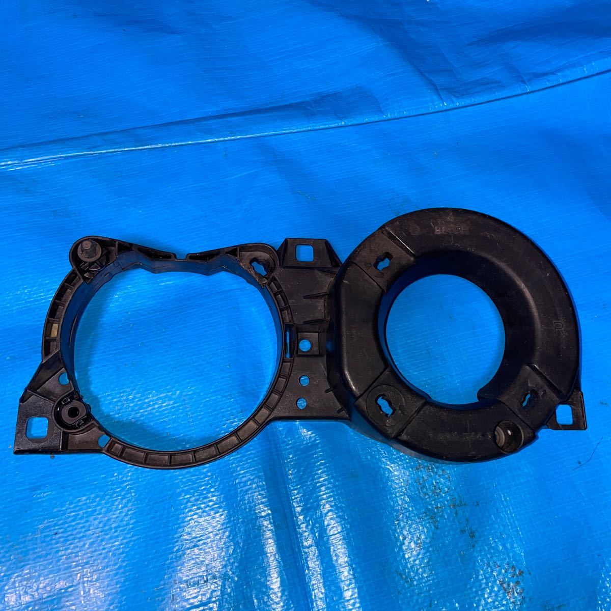 BMW E30 後期 BOSCH製右側ヘッドライトプラスティックフレーム 1 305 544 1 03拍卖