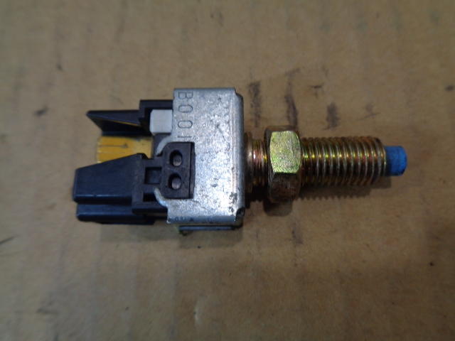 ハイゼットカーゴ S200V ストップランプスイッチ 純正 【送料込み】拍卖