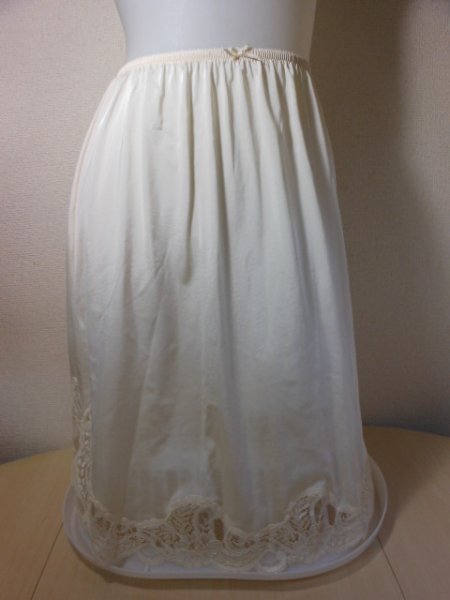 ◆ シャルレ 日本製 ◆ ペティコート L-55 クリーム拍卖