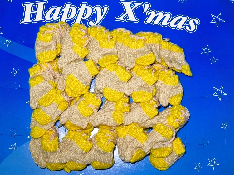 【☆ニット手袋チャーム キ/ベージュ100個☆】クリスマスアレンジに^^ テブクロ てぶくろ ミトン カントリー調 北欧風 *国産* lucky charm拍卖