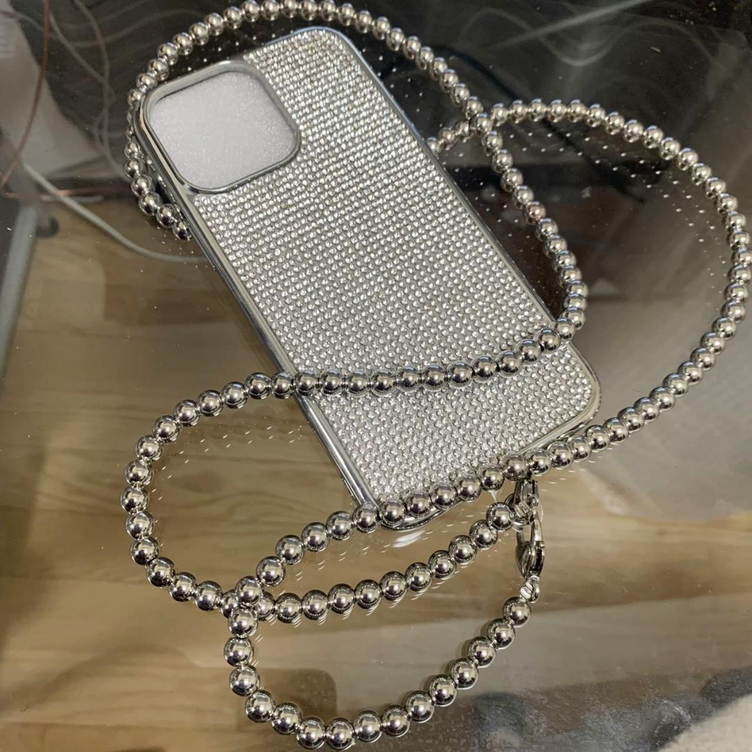 iPhone15Plus キラキラ 輝き ストラップ付き スマホケース シルバー 贅沢拍卖