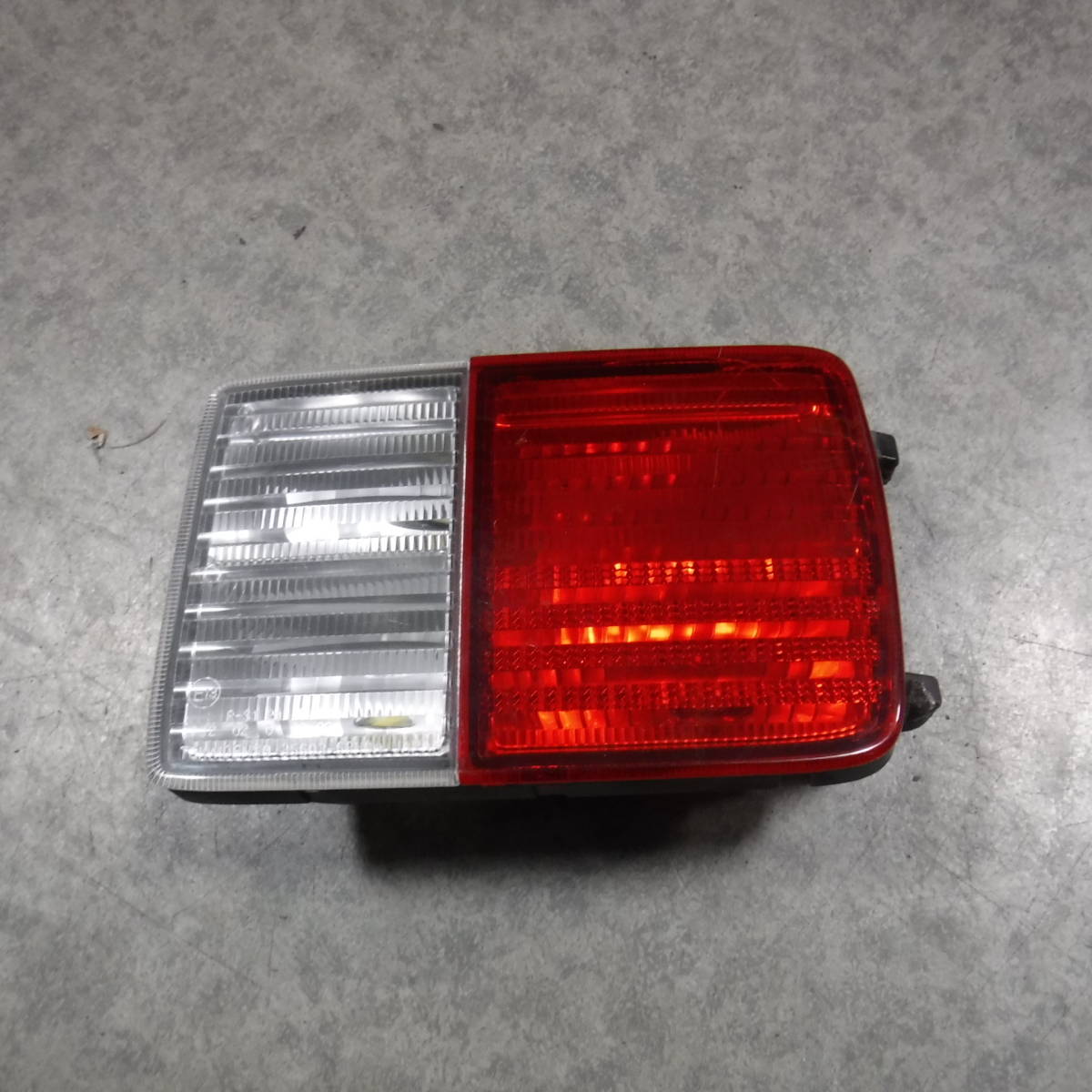 エブリィDA64V右テールランプ純正テールライトDG64Vスクラム運転席側エブリーバン35603-68H0テールレンズ エブリイ エブリー エブリイバン拍卖