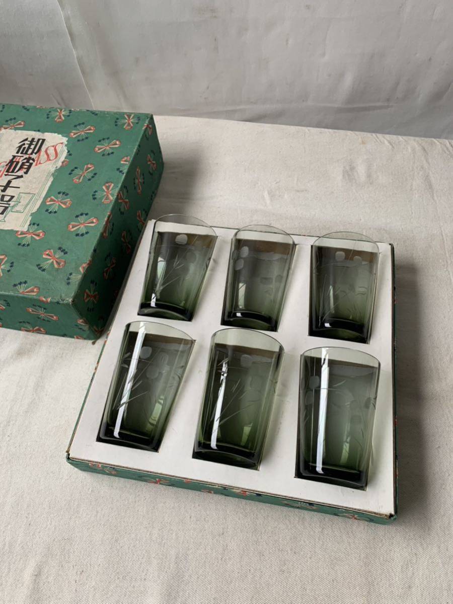 旧家蔵出し 箱入りデッドストック デザインが素敵な色硝子器6個セット グラスコップアンティークビンテージ古道具インテリアコレクション拍卖