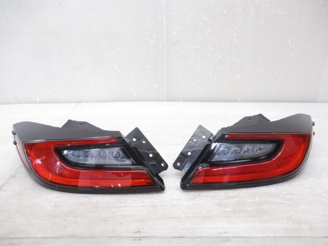 【即決有】 取付部破損無し トヨタ 86 スバル BRZ ZN8 ZD8 純正 左右 LED テール ライト ICHIKOH D258 打刻 MA (B037333)拍卖