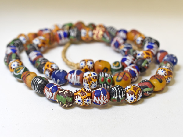 ●わくわく とんぼ玉★ガーナファンシーモザイクガラスビーズ一連B 蜻蛉玉 トンボ玉【2401】【Z22011B】拍卖