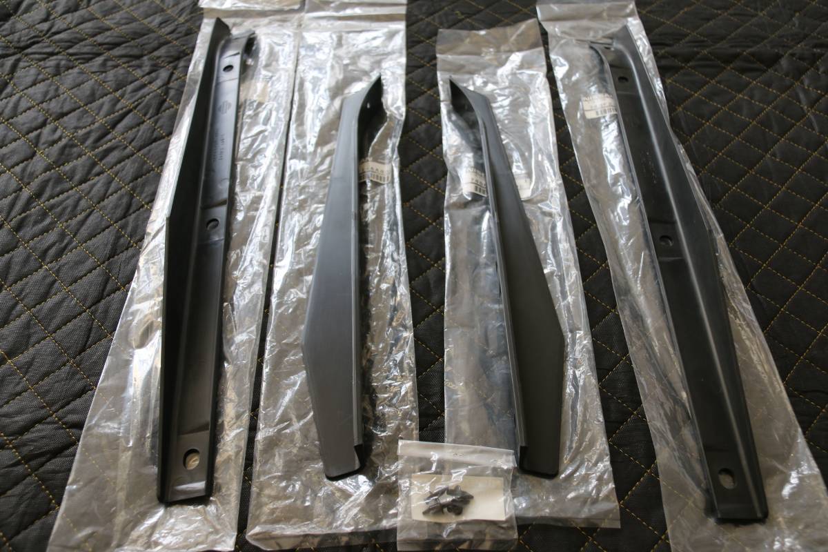 スカイライン BNR34 GT-R日産純正 Vスペック(N1) ディフューザーフィンセット クリップ付き 新品未使用 即納ラスト1セット N34-24拍卖