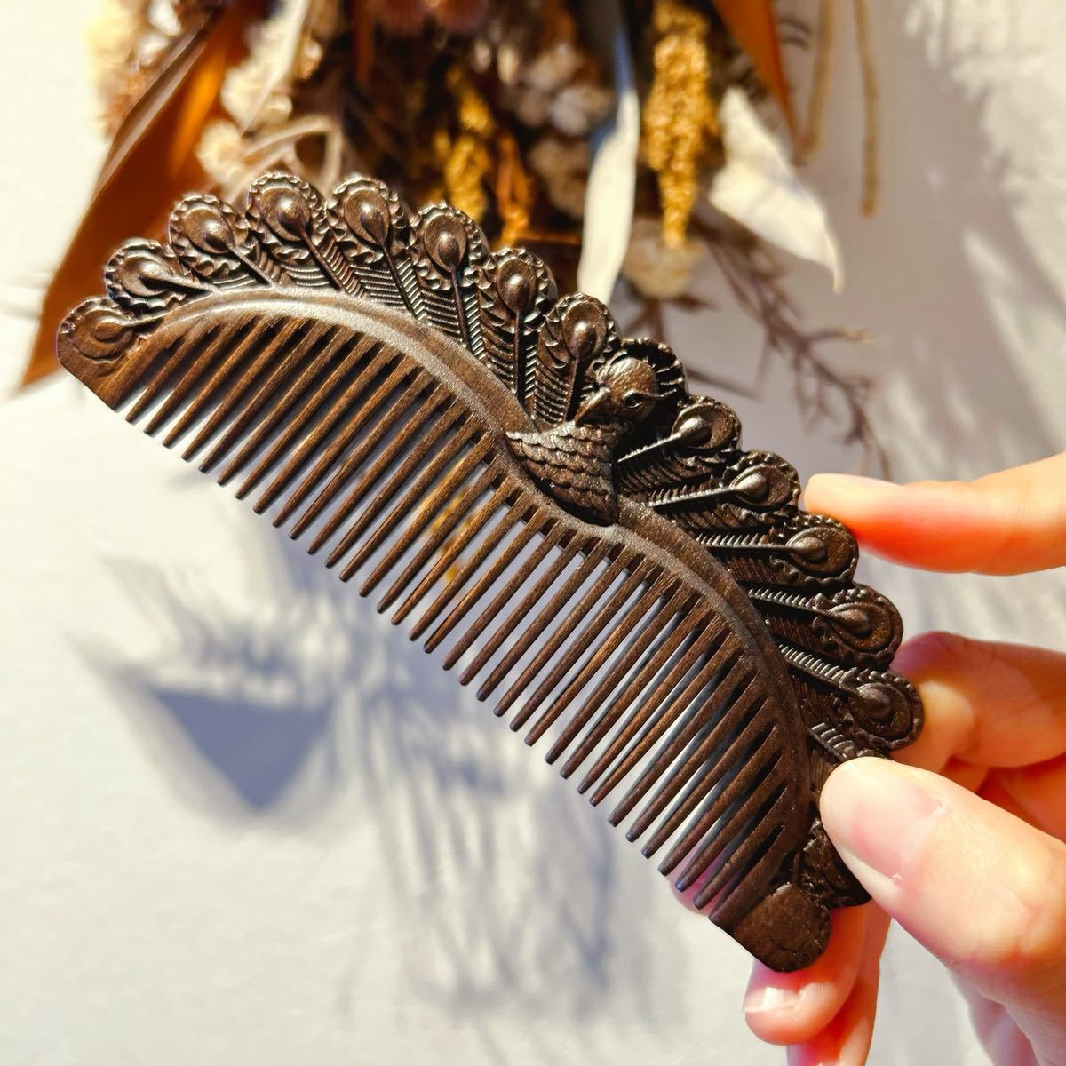 高級黒檀木 木製櫛 両面彫刻 孔雀お守り 静電気防止 美髪 頭皮マッサージ拍卖
