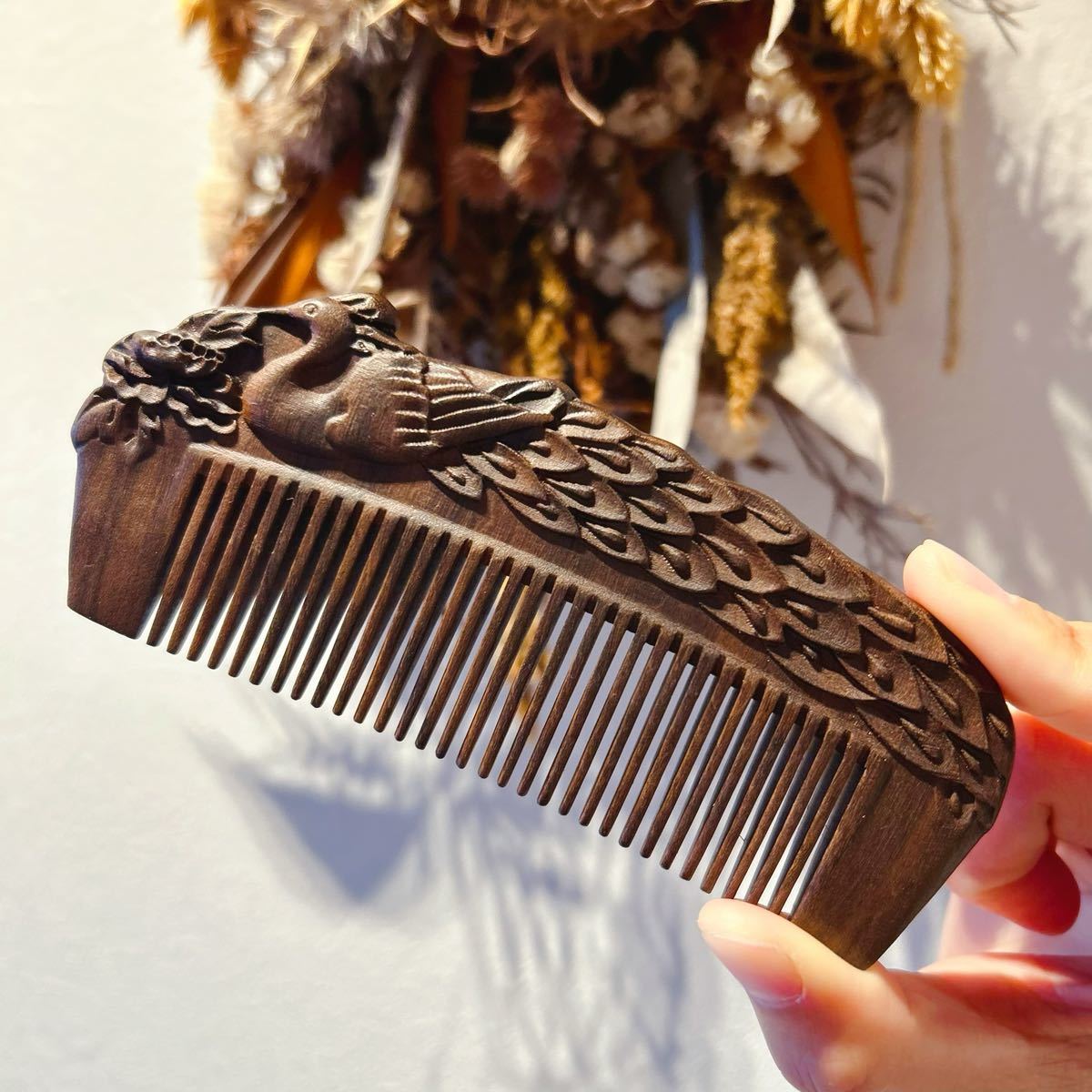 高級黒檀木 木製櫛 両面彫刻 孔雀 お守り 静電気防止 美髪 頭皮マッサージ拍卖