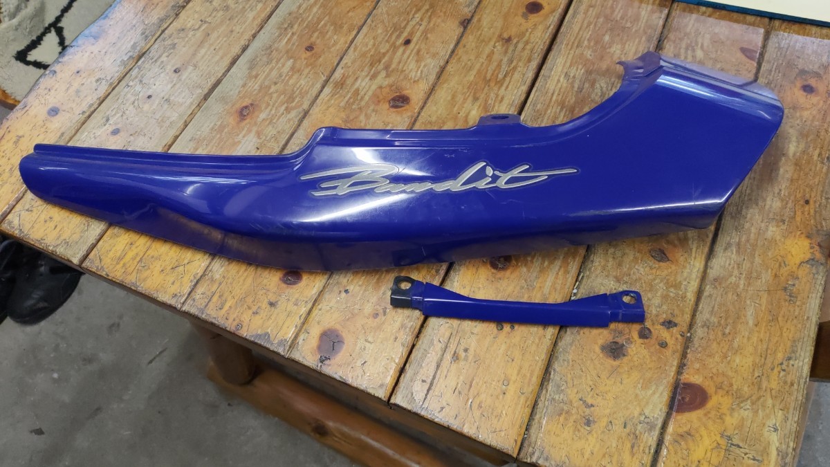 バンディット250 GJ74A 純正左側テールカウル拍卖