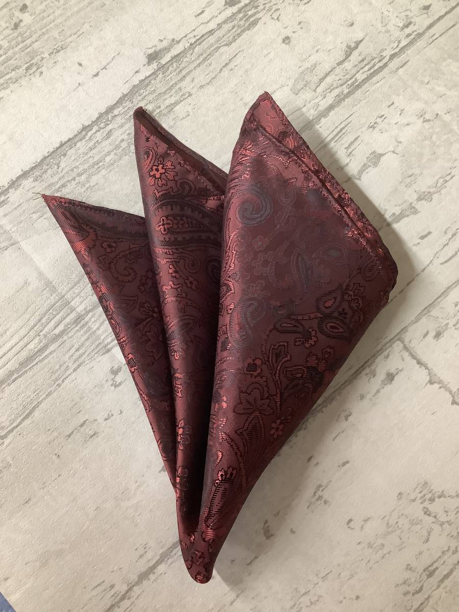 新品 最高級織物使用大判のポリ100%ポケットチーフ 光沢のあるダークな朱赤系 ペイズリー生地 スーツ裏地 拍卖