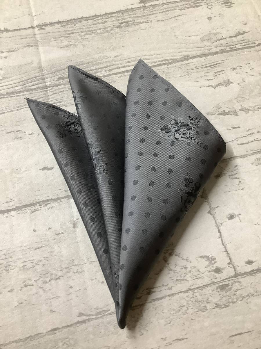 新品未使用 高級織物使用 ポケットチーフ 光沢のある花柄とドットコラボ生地 グレー色拍卖