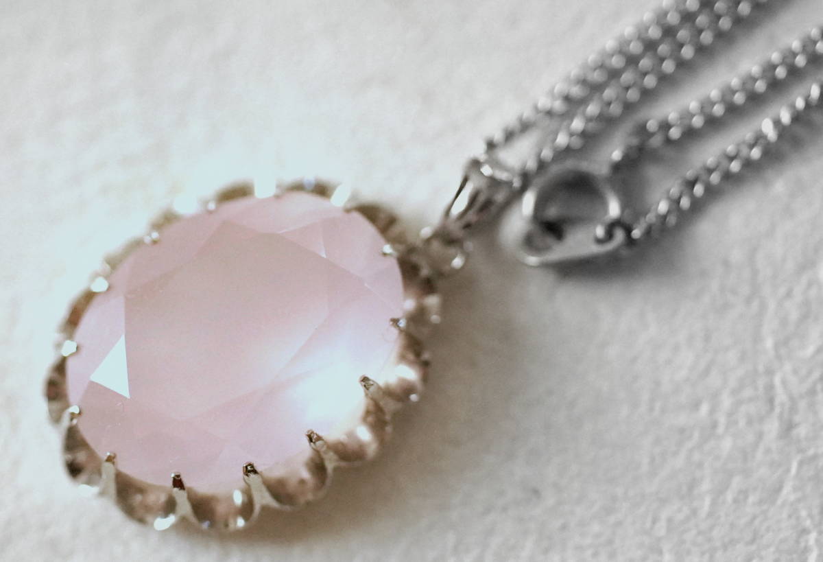 ローズクォーツのネックレス オーバル・ブリリアントカット 紅水晶 シルバー拍卖