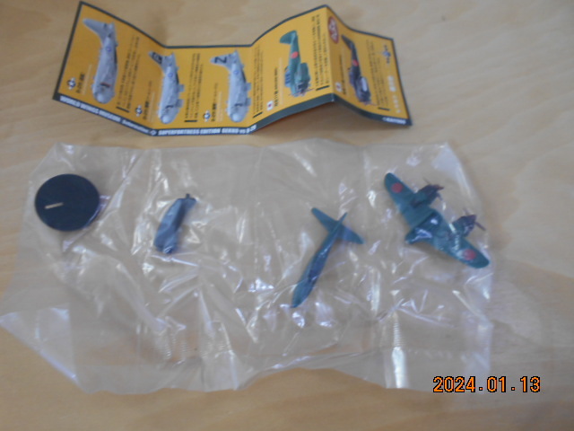 ワールドウィングスデフォルメ 3 超空の要塞編 月光11型 濃緑色 未開封 画像現状渡し 海洋堂拍卖