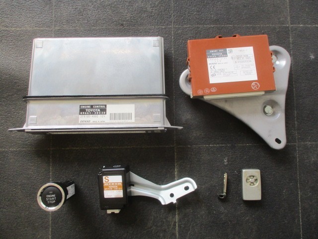 3852 DBA-GRS180 クラウン エンジンコンピューター CPU ECU 89661-30C3 275100-4882 77.612km 後期拍卖