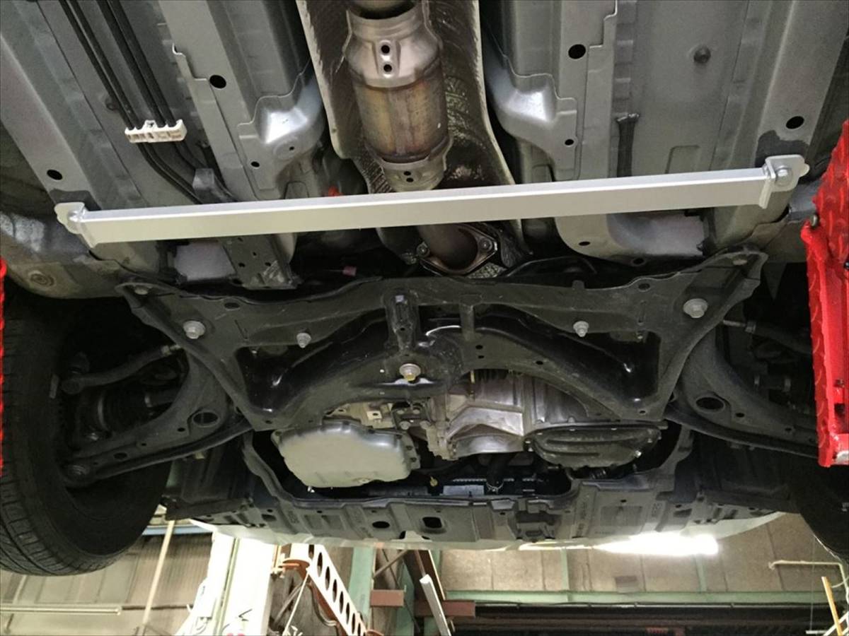 160系(2013年7月~のモデル) カローラ アクシオ フィールダー フロント+センター強化ブレースセット セット割引価格拍卖