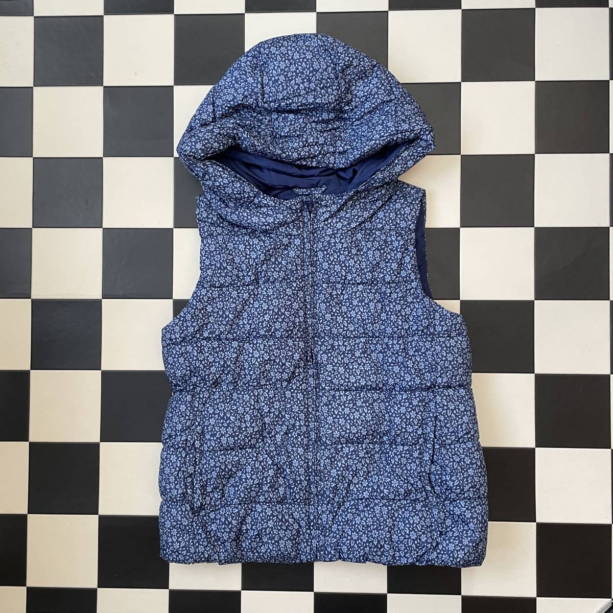 GAP 中綿フードベスト サイズ150 Y5085 子供 小花柄 青系 レターパックプラス拍卖