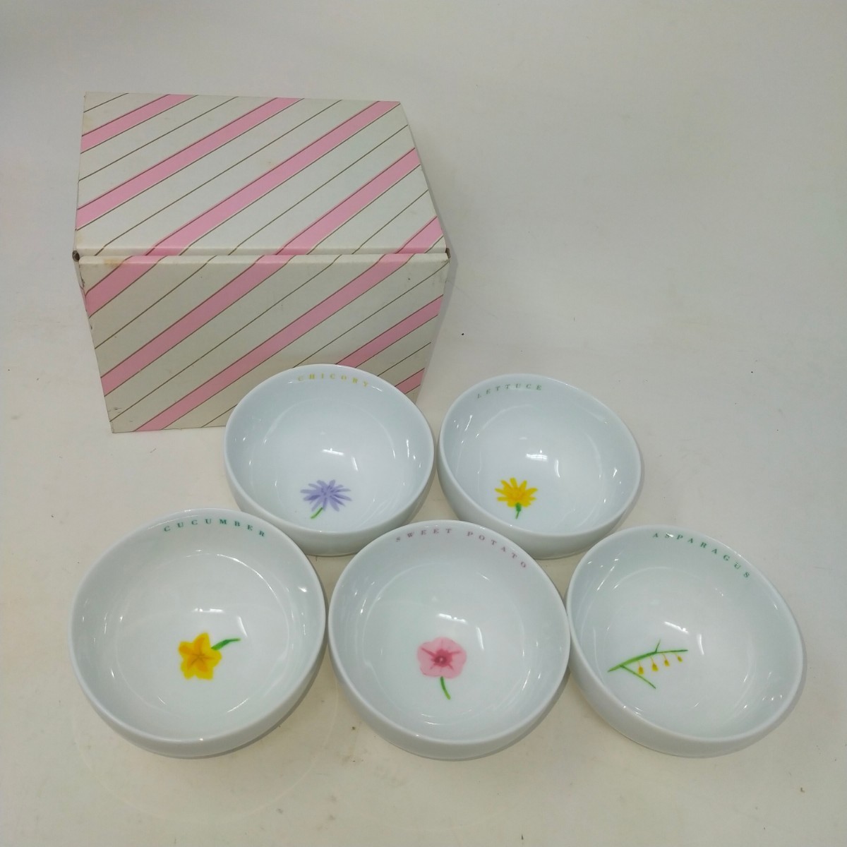 ●未使用●キューピー FRESH KEWPIE MAYONNAISE 2001 小鉢 小皿 5客セット 湯のみ 湯呑 陶器 ② S拍卖