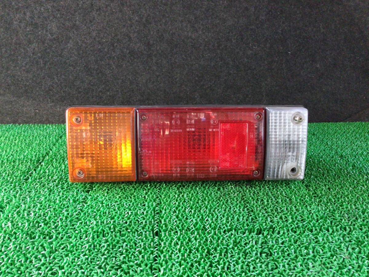 SH4F23 H.17年 日産 アトラス 標準 テールランプ (L) ヒビあり C 240111 ④ 即日発送可 ヤフオク 80s拍卖