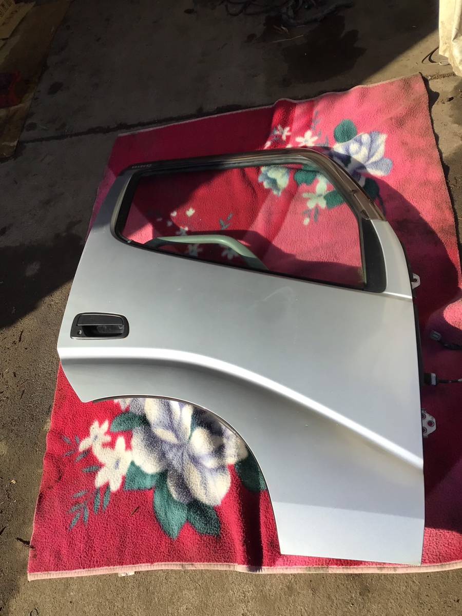 XZU508 H.21年 日野 デュトロ フロント ドア (R) シルバー J下 240118 ④ 即日発送可 ヤフオク 157×122×24拍卖