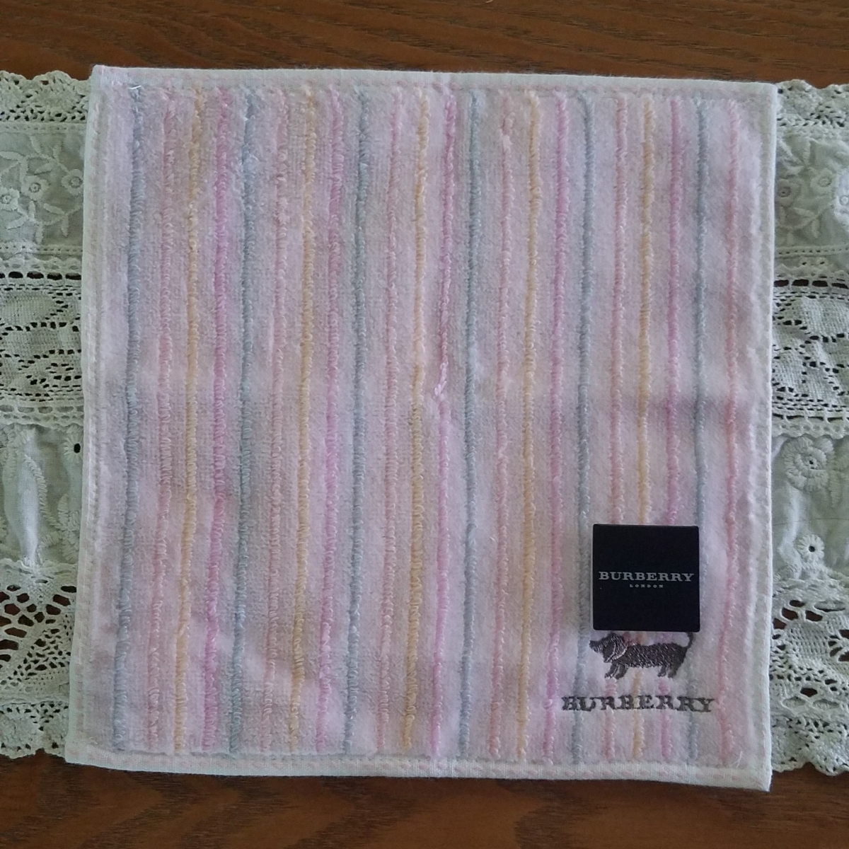 BURBERRY バーバリー 犬 刺繍タオルハンカチ 新品拍卖
