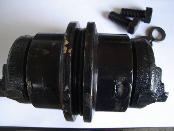 トラックローラー 1個 新品 コマツ KOMATSU PC30UU-3 PC28UU-3 PC38UU-3 PC30MR-1 PC30MR-2 PC30MR-3 PC35MR-1など ユンボ拍卖