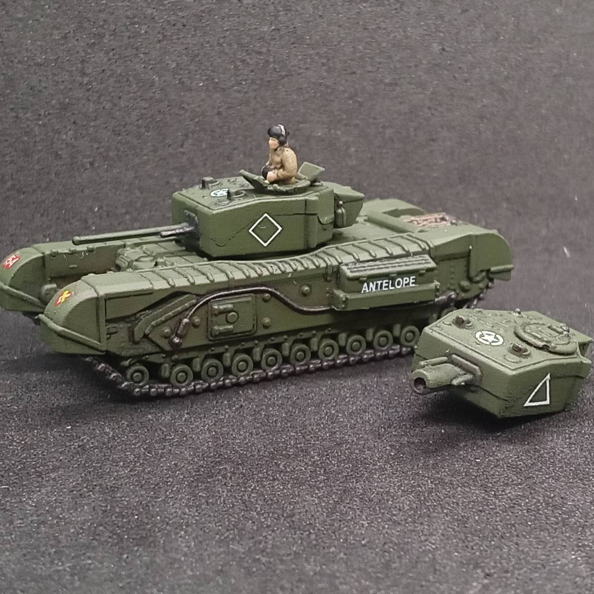 ●完成品1/144 チャーチル歩兵戦車,”砲塔2種類でコンバーチブル!重装甲戦車!”,出品C,ANTELOPE,英国,WW2,VICTRIX製,自作ver拍卖