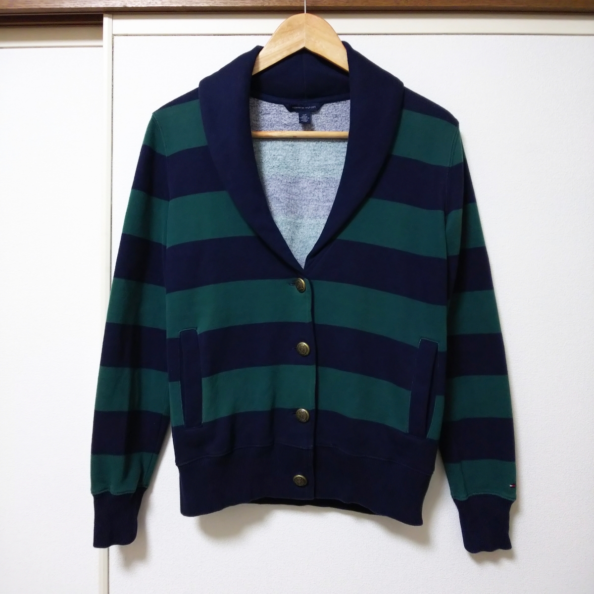 【カジュアル】TOMMY HILFIGER トミーヒルフィガー ショールカラー カーディガン Sサイズ グリーン×ネイビー ボーダー 肘パッチ拍卖
