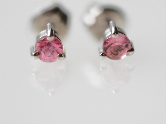 小粒 3mm 天然トルマリン ピアス拍卖