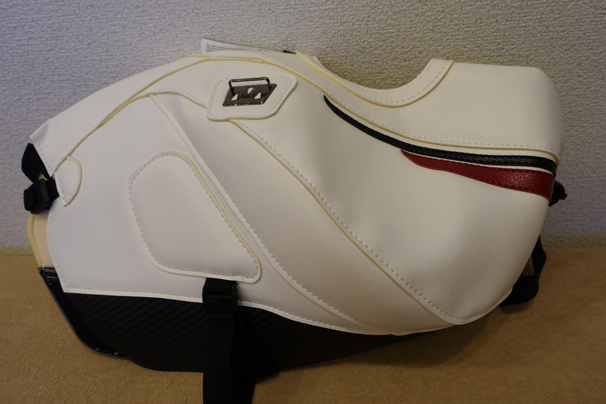 バグスター ストリートトリプルR S RS (13-21) タンクカバー ホワイト/ブラック/レッド 定価38,500円 1655M BAGSTER ストリートトリプル 2拍卖