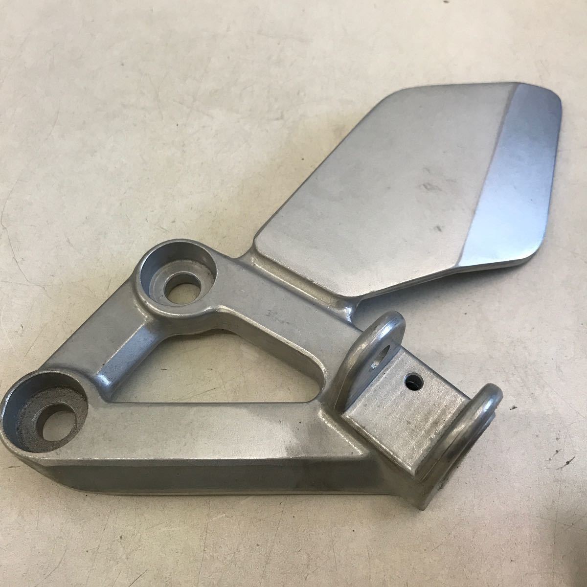 2-14659☆ホンダ 純正 ステップホルダー 50700-KY6-000☆VT250スパーダ 60サイズ拍卖